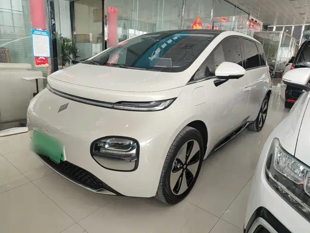 Фотография автомобиля — Baojun Cloud