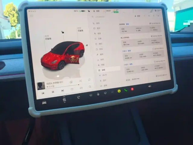 Tesla Model Y — Фото автомобиля 12