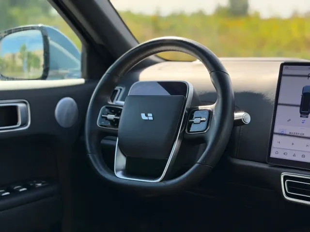 Li Auto L9 — Фото автомобиля 17