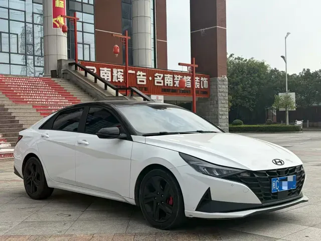 Hyundai Elantra — Фото автомобиля 3