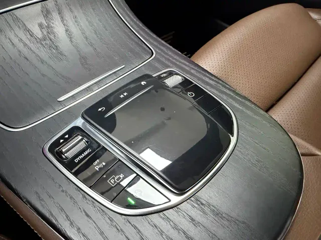 Mercedes-Benz E-Class — Фото автомобиля 17