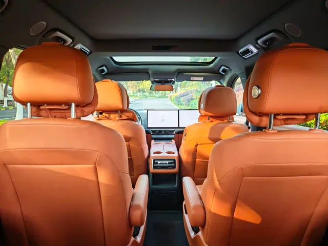 Li Auto L8 — Фото автомобиля 9