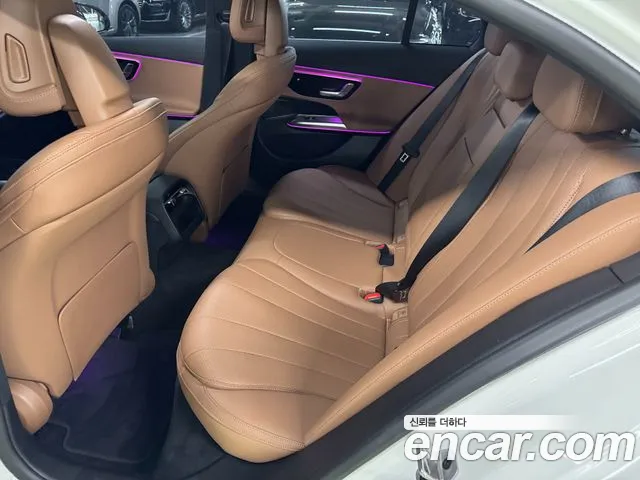 Mercedes-Benz E-Class — Фото автомобиля 17
