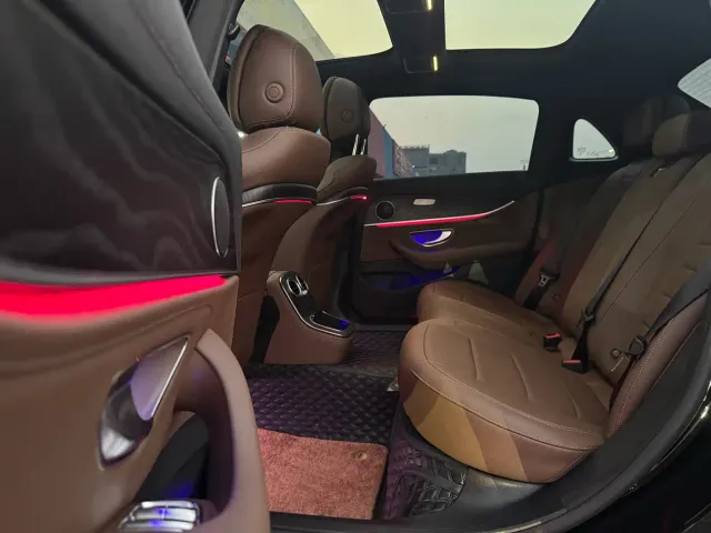 Mercedes-Benz E-Class — Фото автомобиля 11