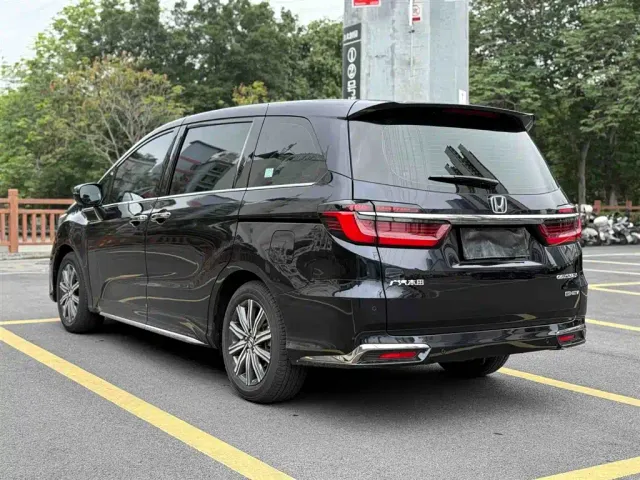 Honda Odyssey — Фото автомобиля 4