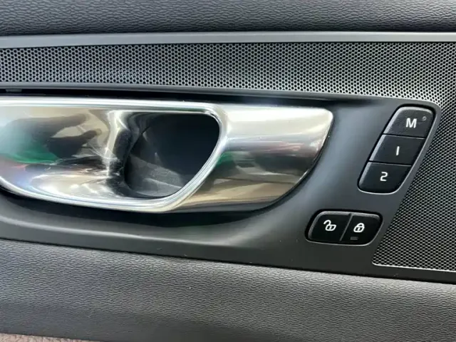 Volvo XC60 — Фото автомобиля 13