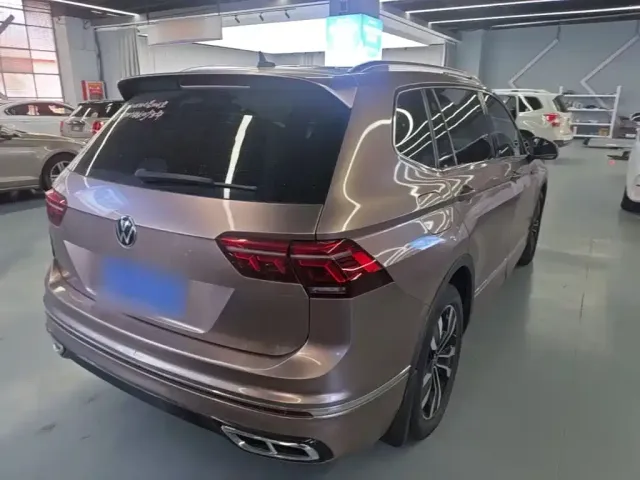 Volkswagen Tiguan L — Фото автомобиля 4