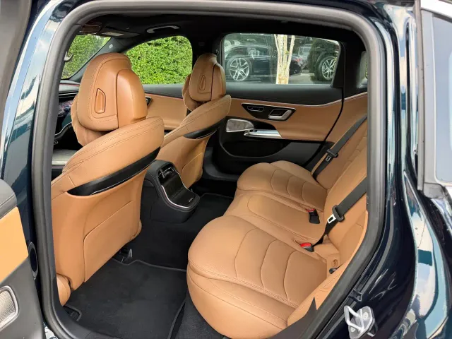 Mercedes-Benz E-Class — Фото автомобиля 22