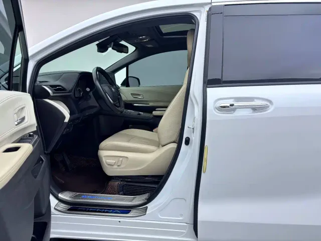 Toyota Sienna — Фото автомобиля 13