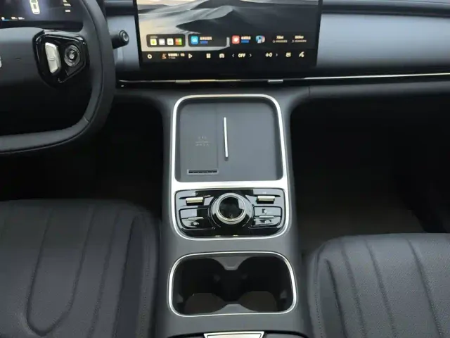 Geely Galaxy Starship 7 EM-i — Фото автомобиля 16