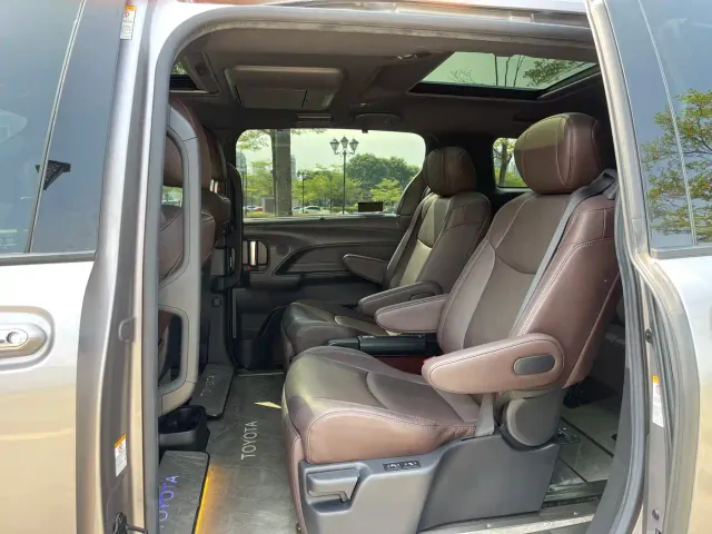 Toyota Sienna — Фото автомобиля 27