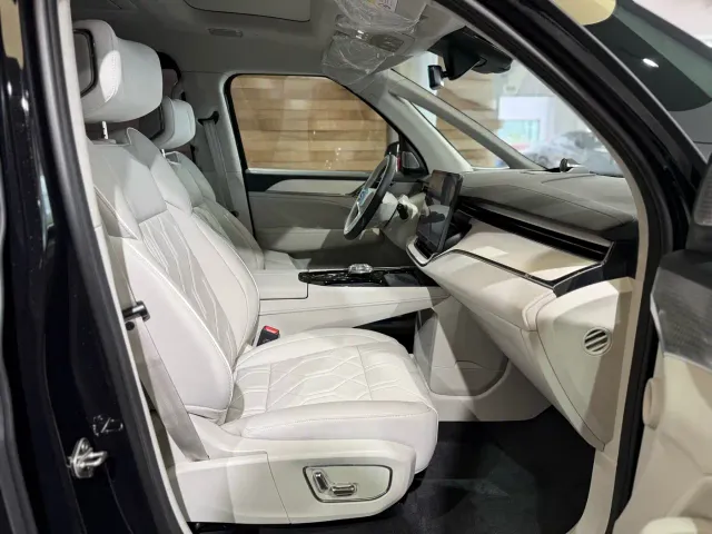 Volvo EM90 — Фото автомобиля 21