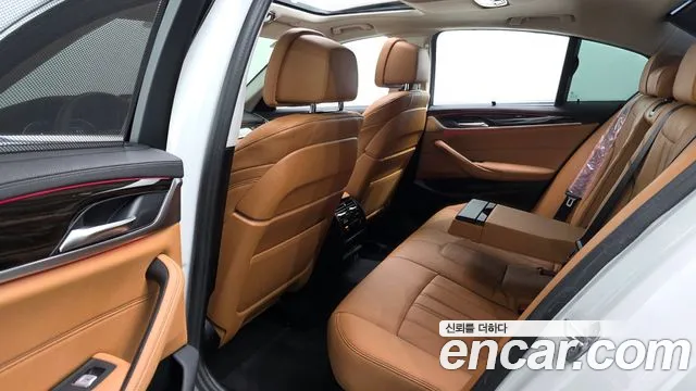 BMW 5 Series — Фото автомобиля 11