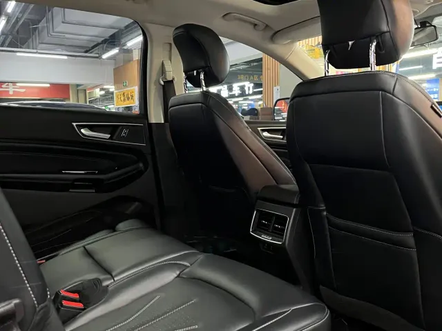 Ford Edge — Фото автомобиля 13
