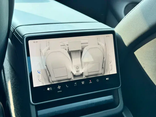Tesla Model Y — Фото автомобиля 7