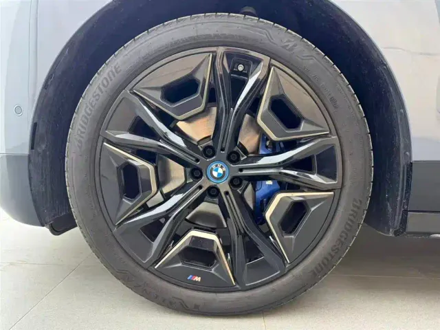 BMW iX M60 — Фото автомобиля 18