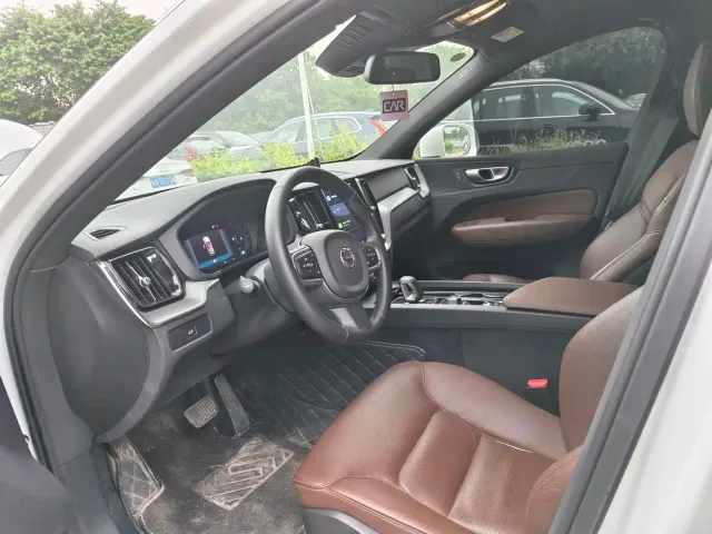 Volvo XC60 — Фото автомобиля 5