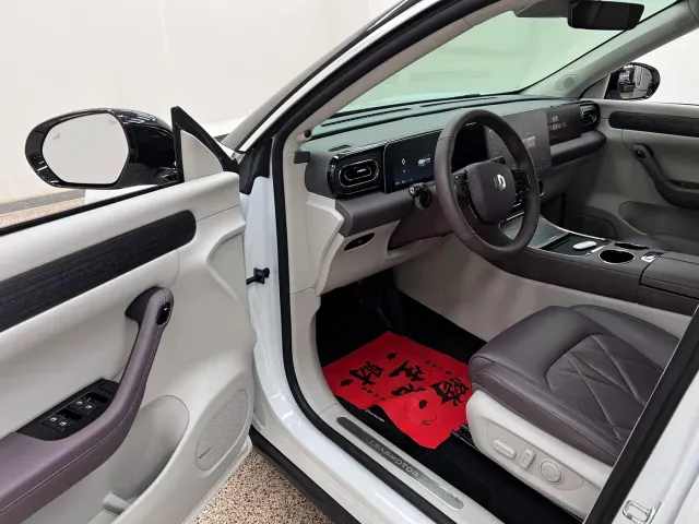 Leapmotor C11 — Фото автомобиля 13