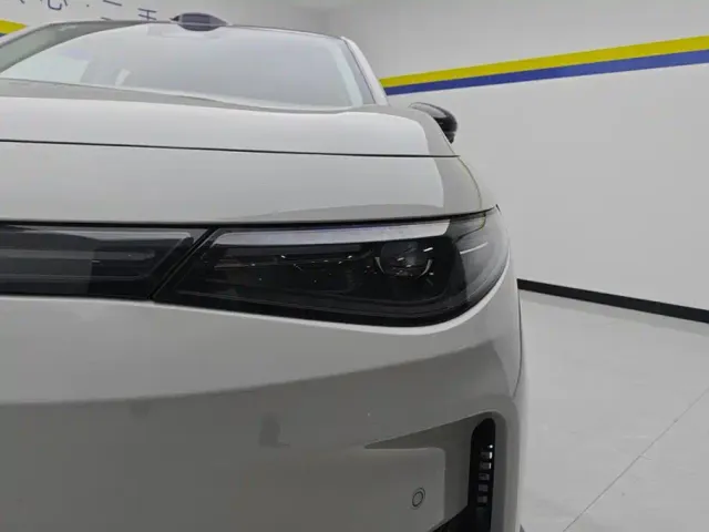 Leapmotor C10 — Фото автомобиля 5