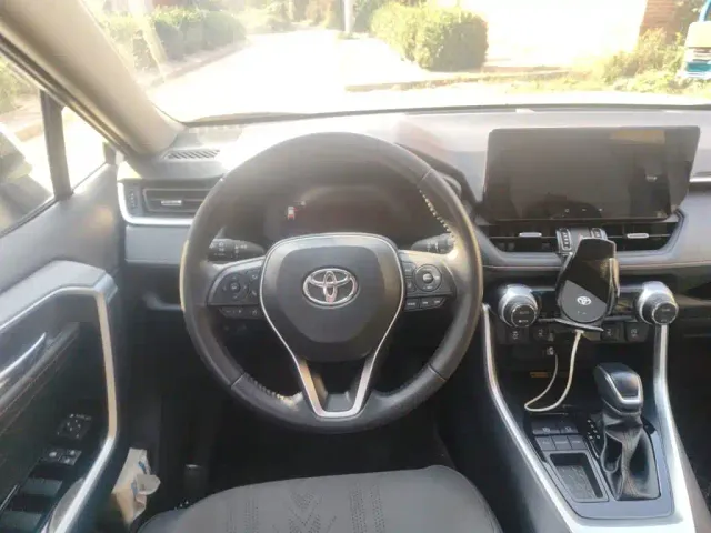 Toyota RAV4 — Фото автомобиля 11