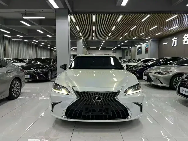 Lexus ES — Фото автомобиля 2
