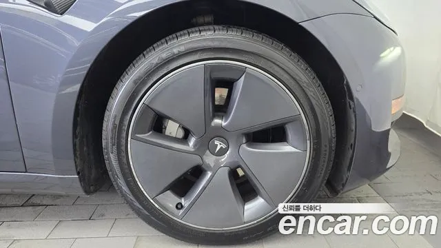 Tesla Model 3 — Фото автомобиля 21