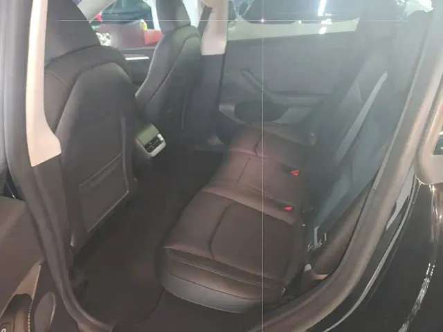Tesla Model Y — Фото автомобиля 16