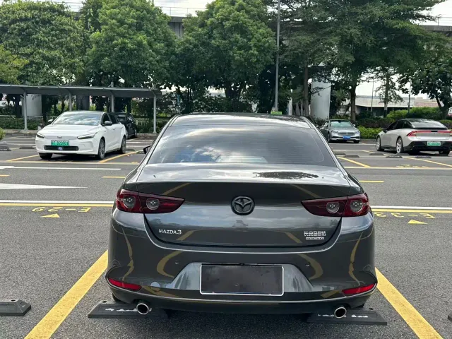 Mazda Axela — Фото автомобиля 5