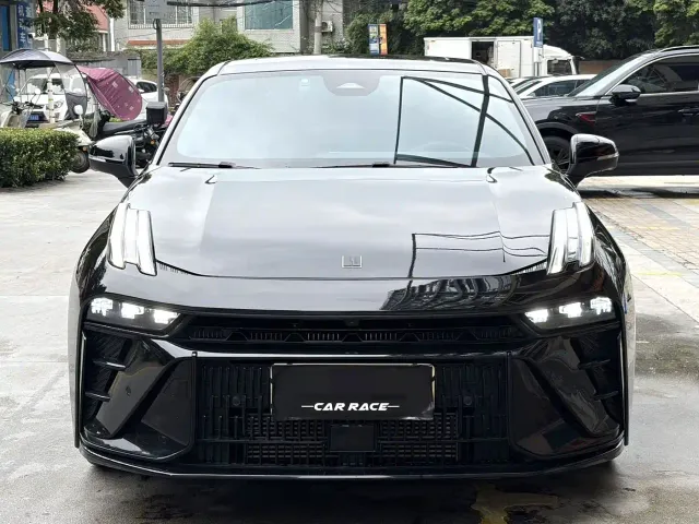 Lynk & Co 03 — Фото автомобиля 2