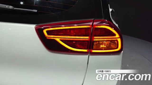 Kia Niro — Фото автомобиля 21