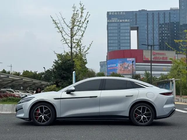 BYD Han L — Фото автомобиля 18