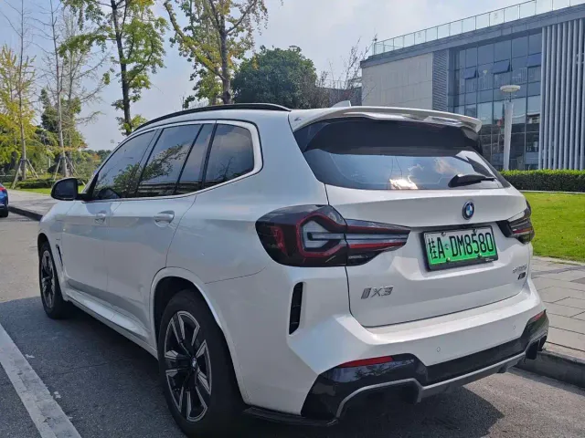 BMW iX3 — Фото автомобиля 7