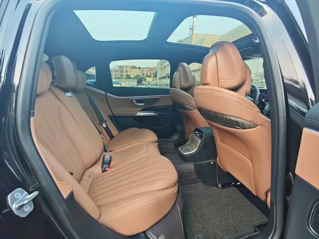 Mercedes-Benz E-Class — Фото автомобиля 14