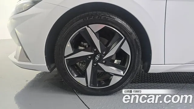 Hyundai Avante CN7 — Фото автомобиля 5