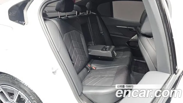 BMW 5-Series — Фото автомобиля 12