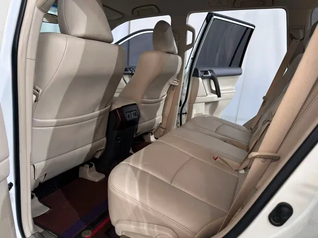 Toyota Prado — Фото автомобиля 6