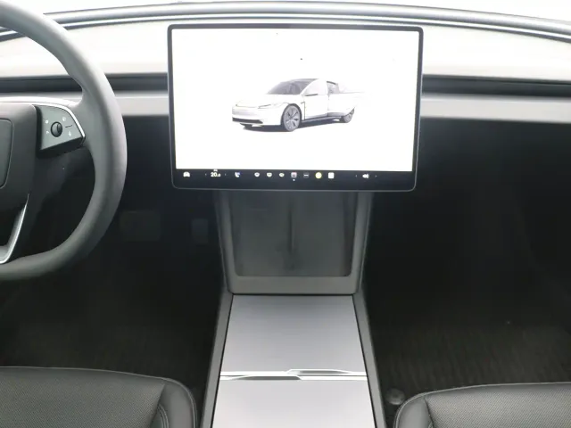 Tesla Model 3 — Фото автомобиля 7