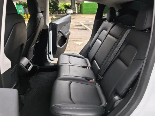 Tesla Model Y — Фото автомобиля 8