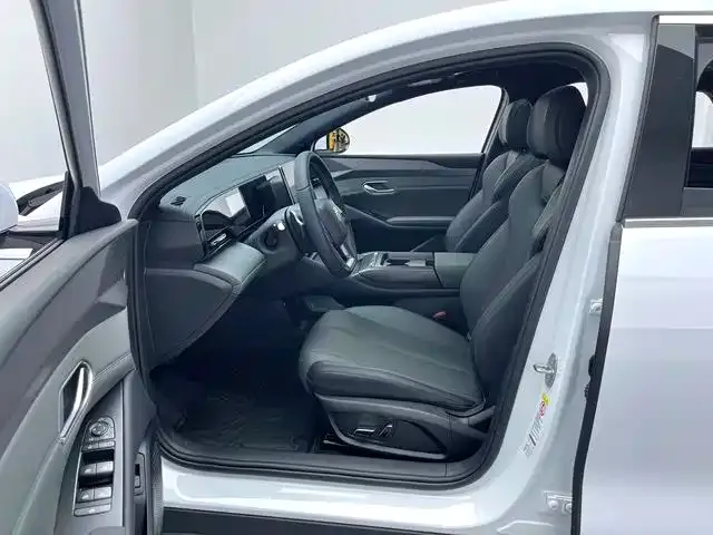 BYD Qin L — Фото автомобиля 12