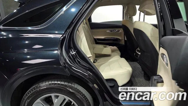 Genesis GV70 — Фото автомобиля 11