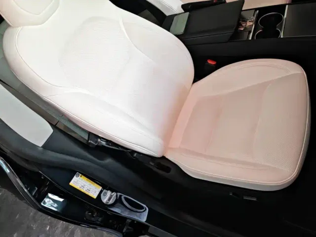 Tesla Model Y — Фото автомобиля 24