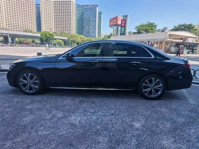 Mercedes-Benz E-Class — Фото автомобиля 3