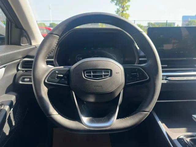Geely Emgrand — Фото автомобиля 16