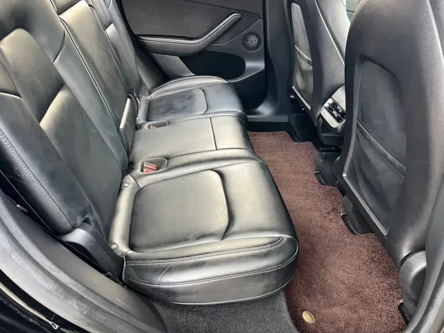 Tesla Model Y — Фото автомобиля 10