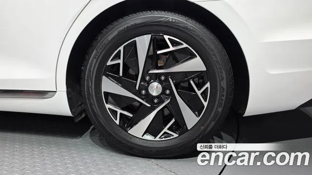 Hyundai Grandeur (New) Hybrid — Фото автомобиля 6