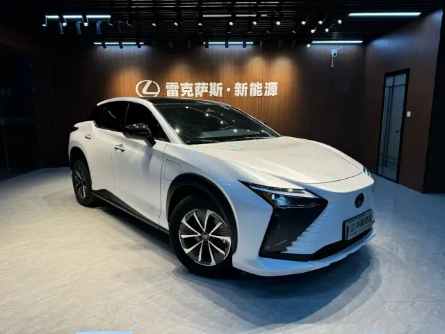 Фотография автомобиля — Lexus RZ