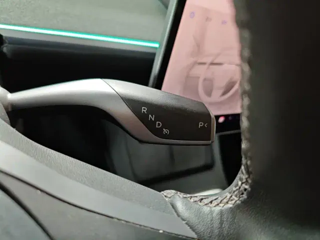 Tesla Model Y — Фото автомобиля 13