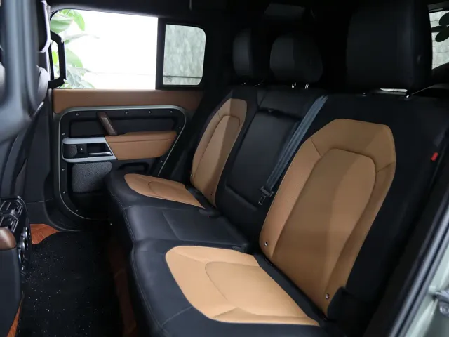 Land Rover Defender — Фото автомобиля 20
