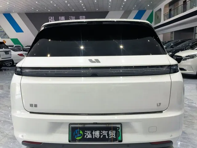 Li Auto L7 — Фото автомобиля 10