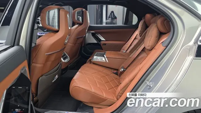 BMW 7 Series — Фото автомобиля 18